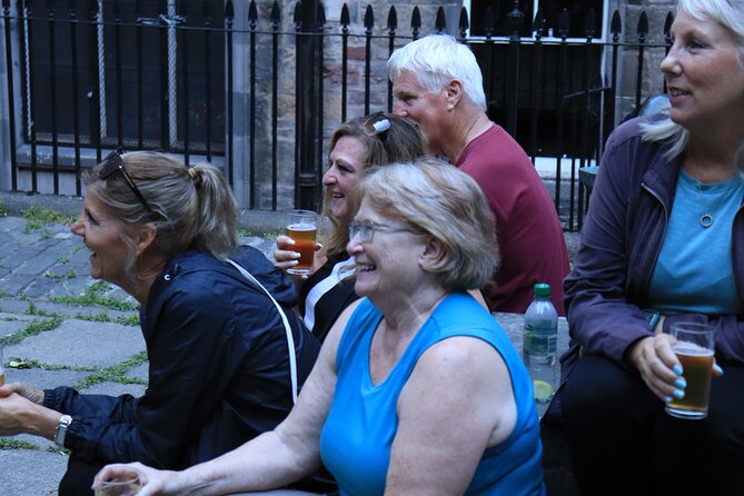 The Edinburgh Literary Pub Tour - Old Town to New Town: the route is part of the story