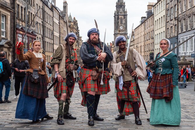 The History Behind Outlander Tour - Where the Outlander tour begins: the Royal Mile meeting point