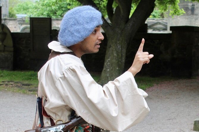 The History Behind Outlander Tour - Bakehouse Close and Alexander Malcolm’s Printhouse: arms in a tucked-away lane