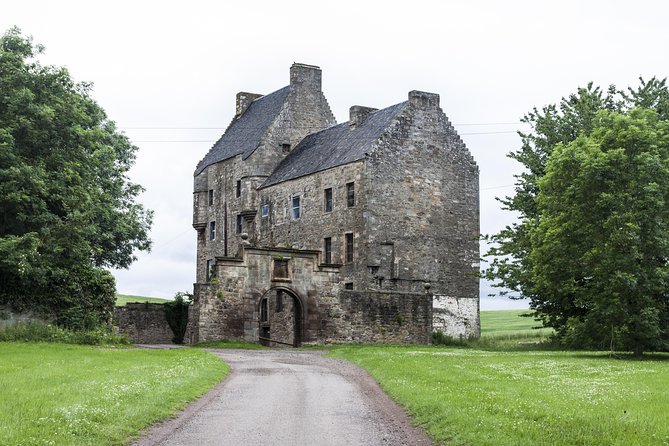 The Outlander 1 Day Experience - Stop 4: Linlithgow Palace ruins and Wentworth Prison