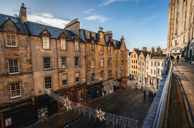 Thirsty for Edinburgh: Scotlands Best Historical Pub Tour - Stop 1: Old Town’s Themed Cocktail Starter
