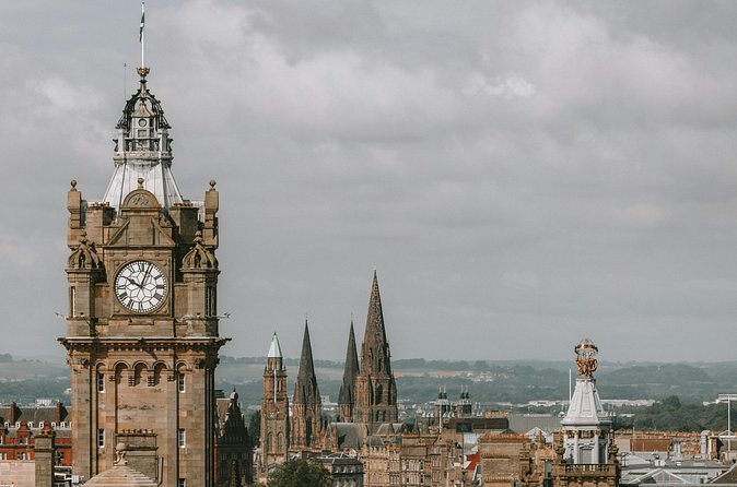 Thirsty for Edinburgh: Scotlands Best Historical Pub Tour - Stop 2: Edinburgh Castle and Its Tunnelside Banshee