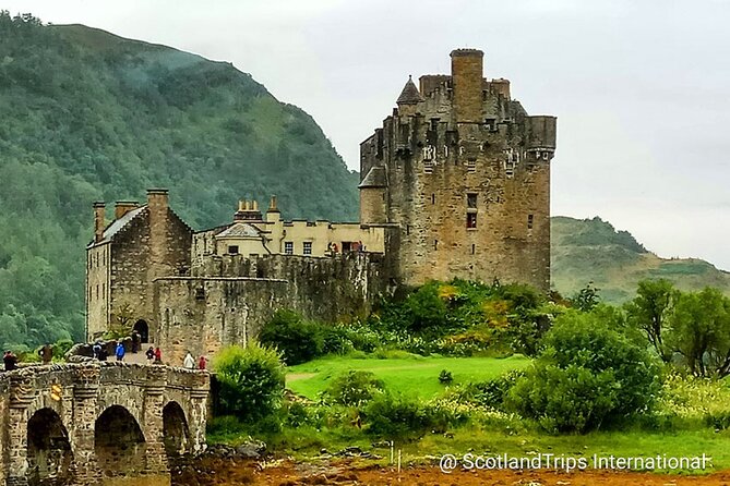 TOUR ALL THE FLAVORS OF SCOTLAND & SKYE! 5 days + 4 nights. - Northern Highlands day: dolphins, castles, suspension bridges