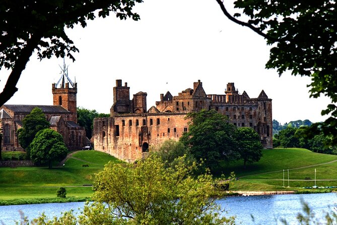 Wallace monument, Stirling Castle, Linlithgow Palace Private Tour - William Wallace Monument: quick visit, big views, clear story