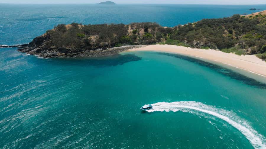 Yeppoon: Great Keppel Island Fast Boat Snorkel & Lunch Tour - Paddle Boards and the Inflatable Pontoon Setup
